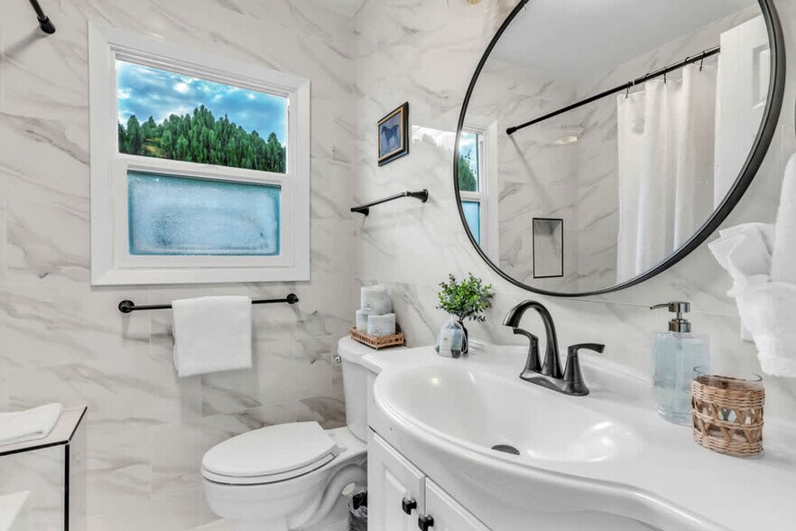 Building Photo - 4853 Twain Ave