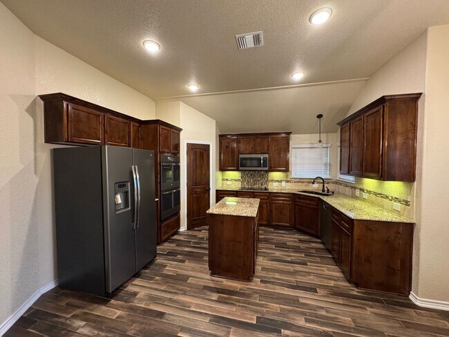 Building Photo - 5907 Verde Dr