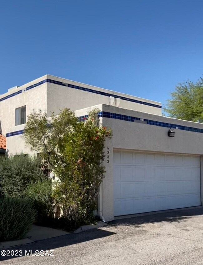 Building Photo - 5233 N 1st Ave