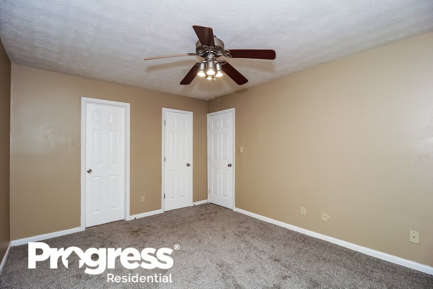 Building Photo - 972 Pine Hollow Rd