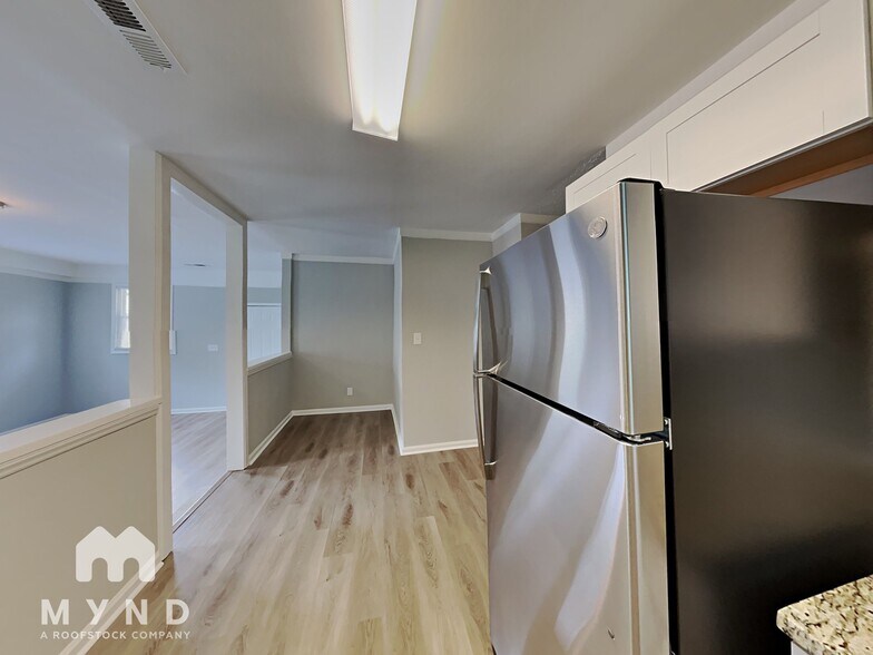 Building Photo - 3026 Bellaire Dr