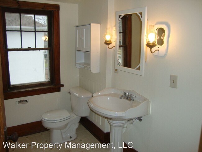 Building Photo - 4 br, 2 bath House - 1128 W. State Street