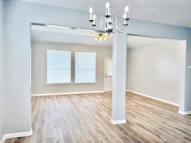 Building Photo - 909 Christopher Ln