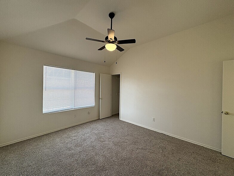 Building Photo - 2004 Monte Carlo Ln