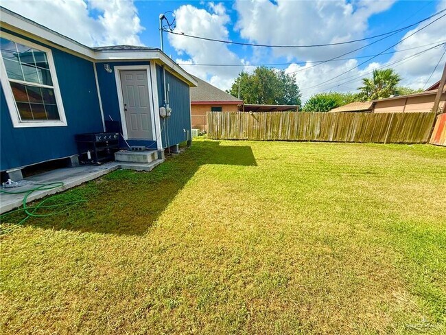 Building Photo - 9 El Campo Dr