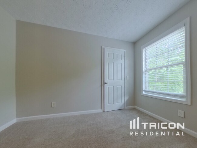 Building Photo - 207 Arbor Creek Dr