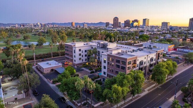 Building Photo - 914 E Osborn Rd