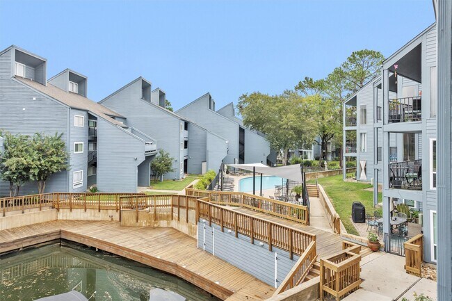 Building Photo - 12500 Melville Dr