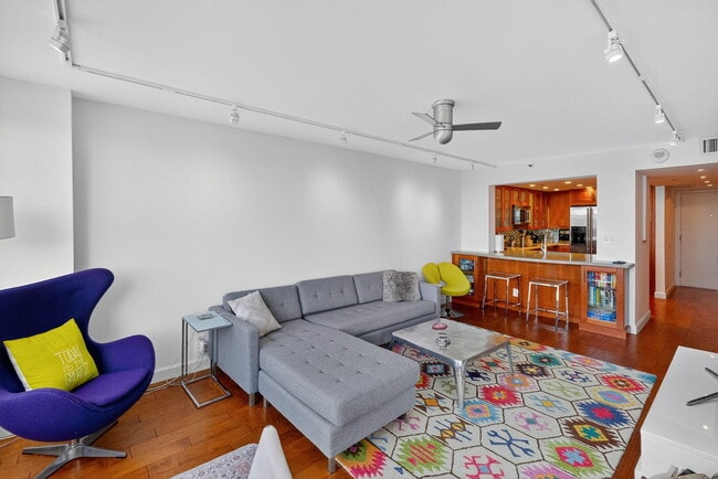 Building Photo - 2555 Collins Ave