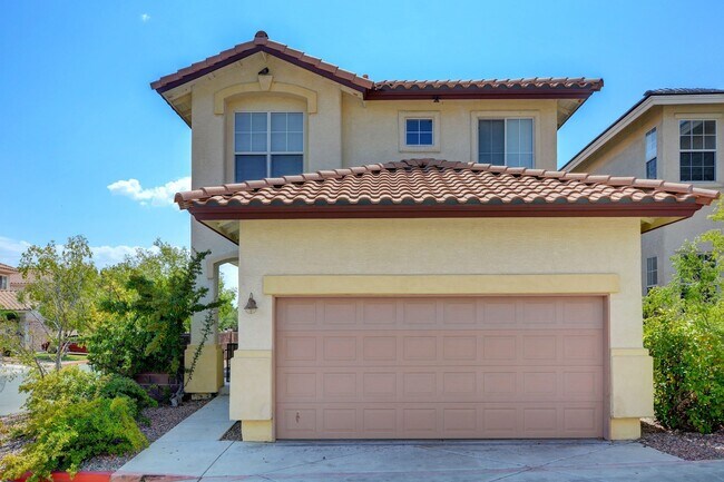 Primary Photo - Beautiful 4-Bedroom Home in Gated Summerli...