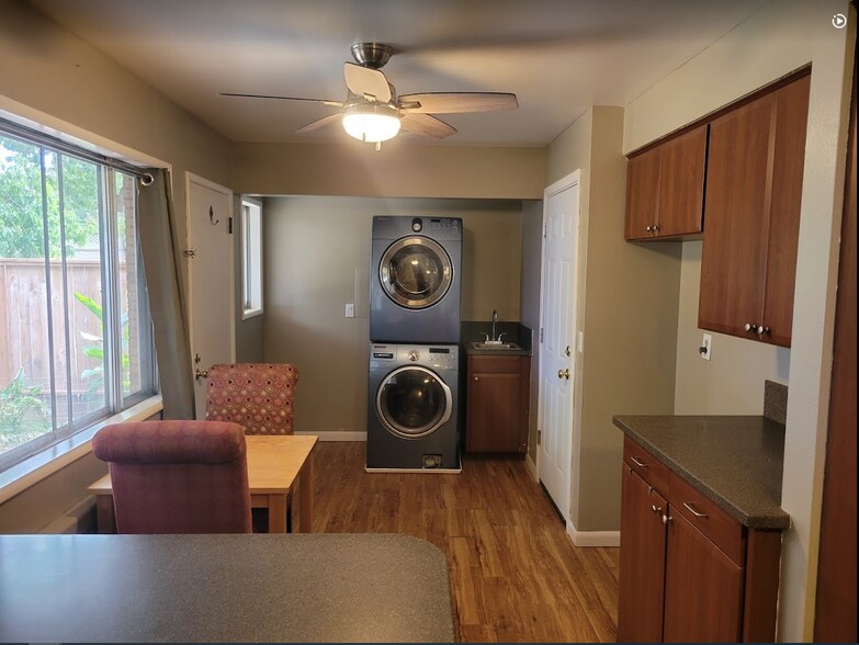 Washer dryer - 5252 NE 49th Ave