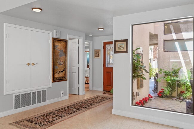 Building Photo - 78505 Vista Del Fuente