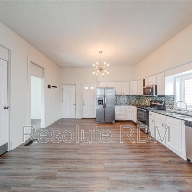 Building Photo - 1154 Villa Ave