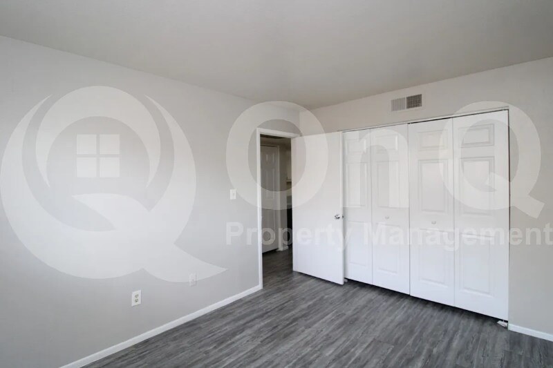 Building Photo - 3004 E Waltann Ln
