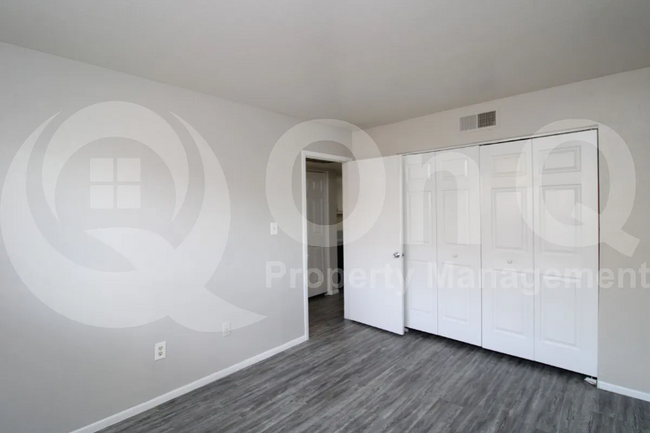 Building Photo - 3004 E Waltann Ln