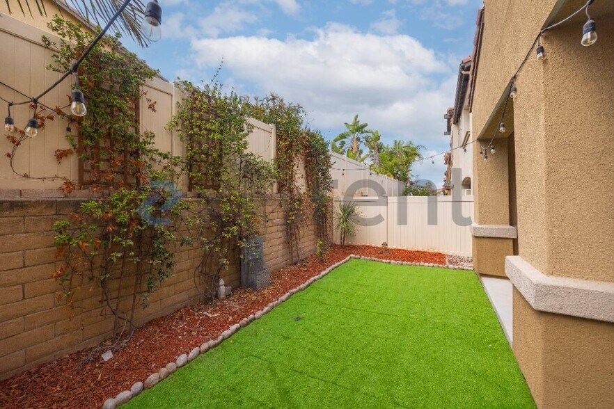 Building Photo - Unit 3