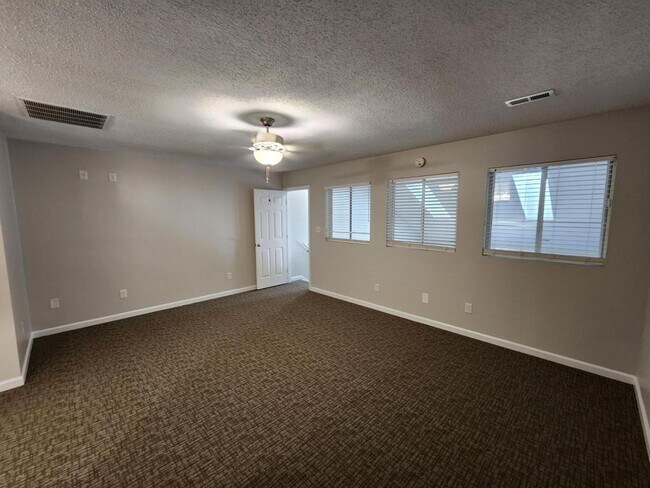 Building Photo - 216 Double Eagle Dr