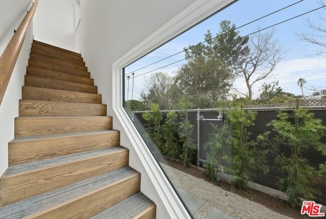 Building Photo - 15322 De Pauw St