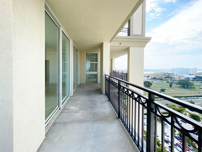 Building Photo - 550 Okeechobee Blvd
