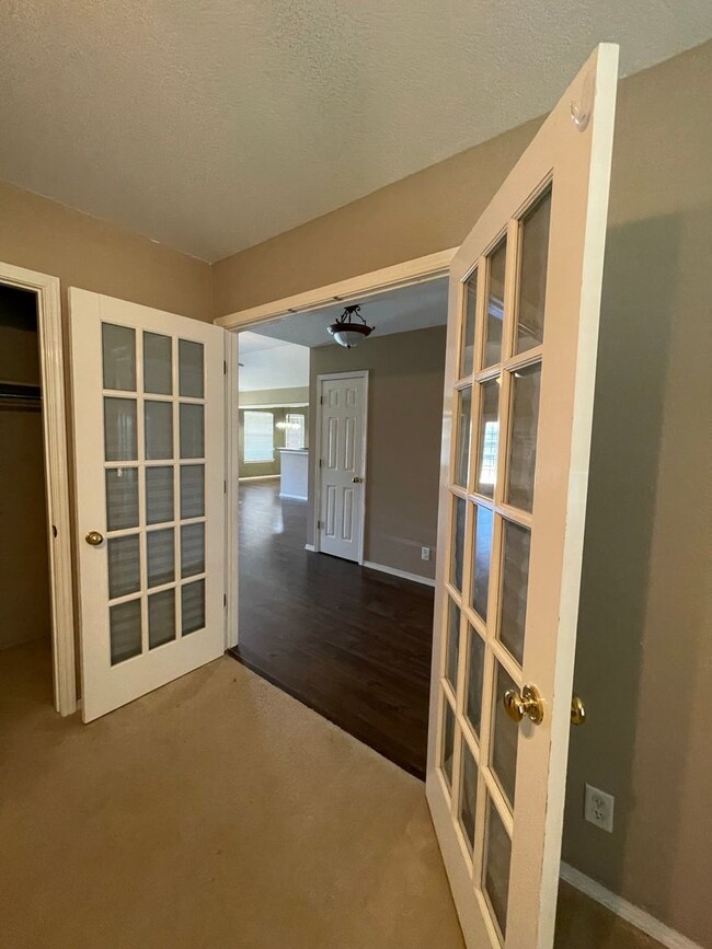 Building Photo - BIXBY SCHOOLS!! Charming Home w/fireplace.