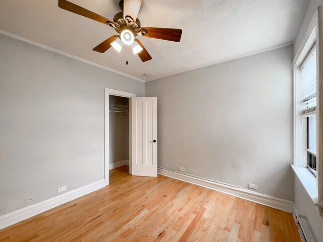 Building Photo - 4742 N Hermitage Ave