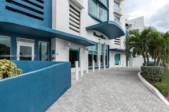 Building Photo - 7600 Collins Ave