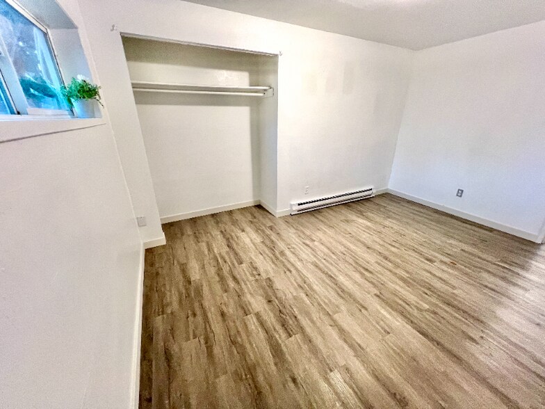 Building Photo - 1005 Bloyd St