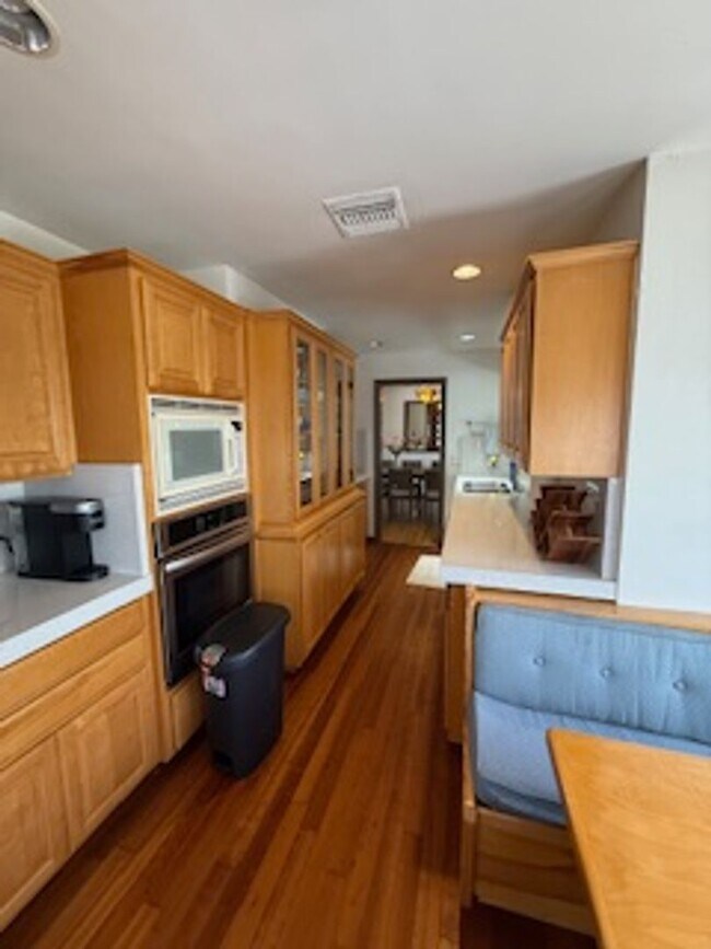 Building Photo - Beautiful Fully Furnished House in Belmont...