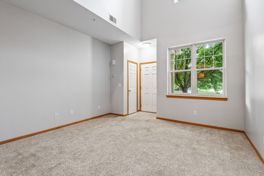 Building Photo - 5020 Holly Ln N