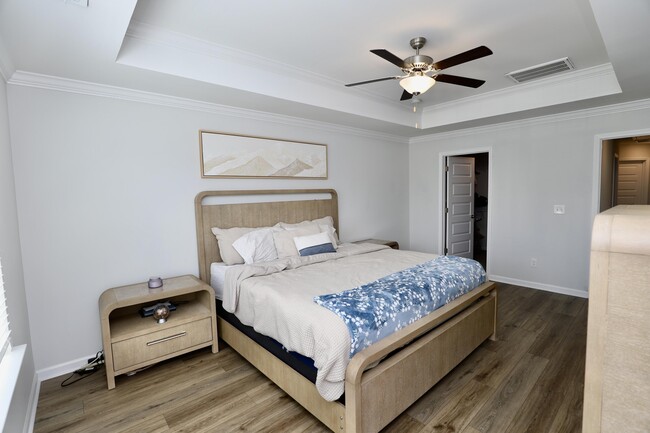 Building Photo - 1052 Ashcroft Cir