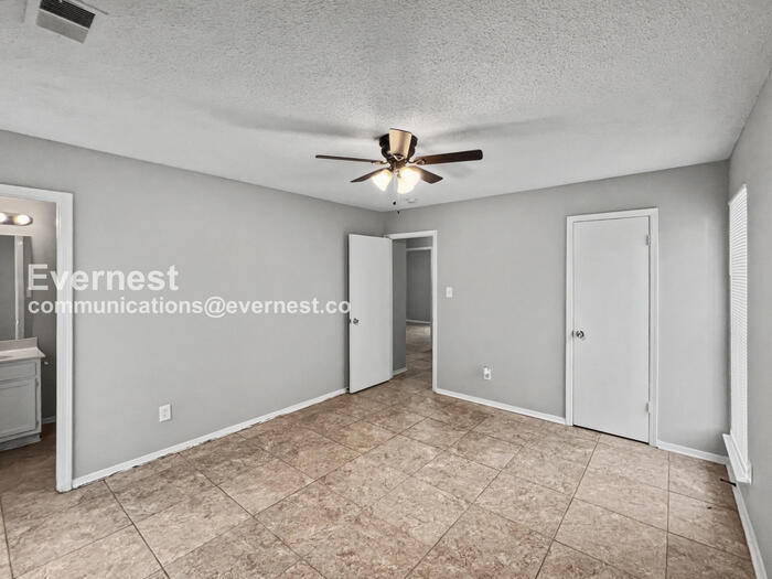 Building Photo - 6585 Fairwood Cove