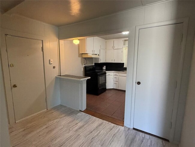 Building Photo - 3929 NW 32nd St