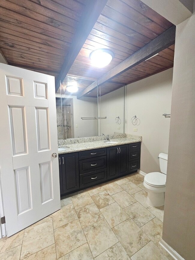 Building Photo - 600 Hawthorne Ln