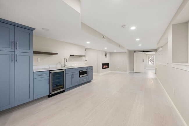 Building Photo - 11 Bobolink Rd