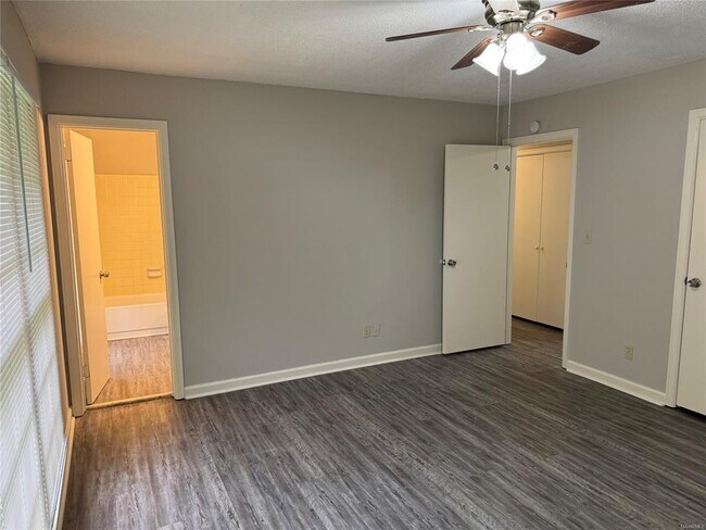 Building Photo - 2233 W Aberdeen Dr