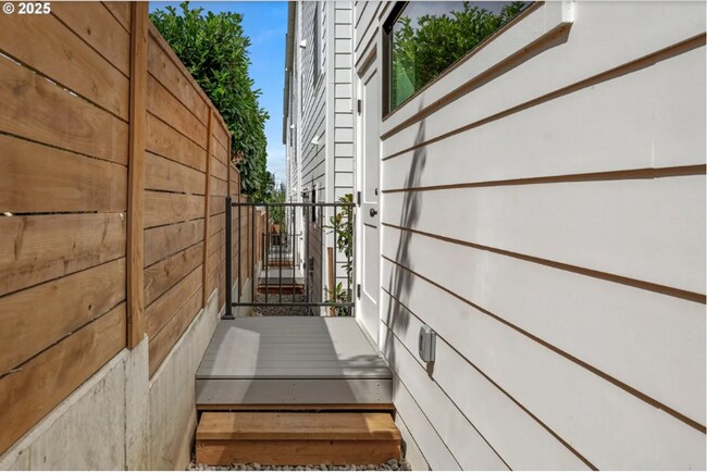 Building Photo - Brand New Modern Urban 4 Bedroom 3 1/2 Bath Homes with Designer Finishes and Air Conditioning Ava...