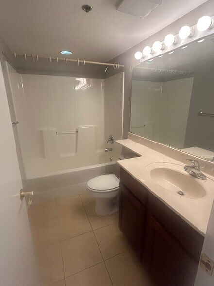 2nd bathroom - 210 Roaring Fork Ext