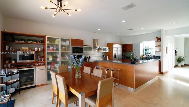 Building Photo - 7031 NW 113th Ct