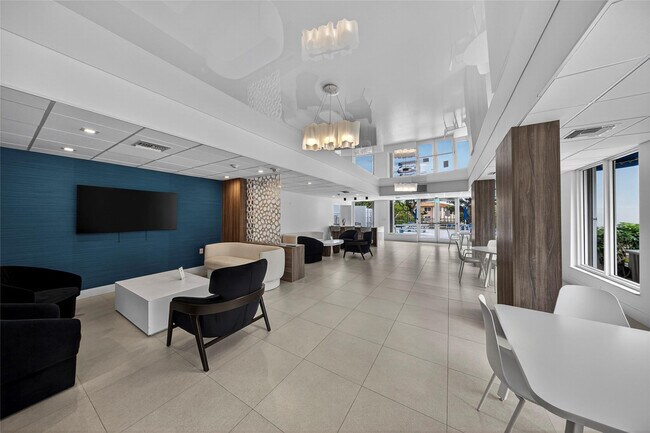 Building Photo - 1800 N Andrews Ave