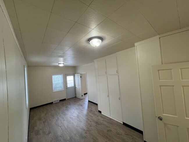 Building Photo - E0272 WI-54
