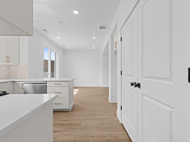 Building Photo - 2986 Sydney Dr