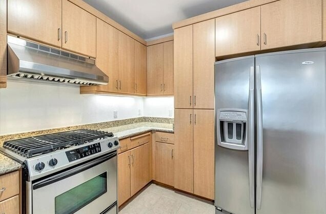 Building Photo - Bright 2BR / 2BA Condo with Balcony, Parking & Amenities in Central Dublin
