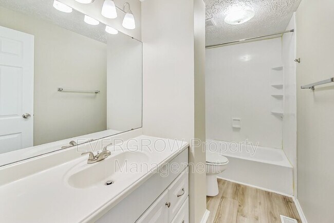 Building Photo - 5310 Shelbyville Rd