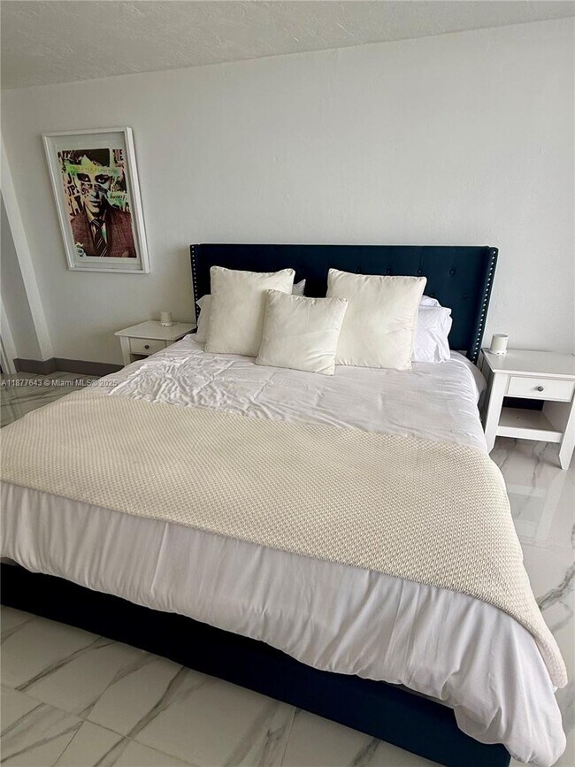 Building Photo - 555 NE 15th St