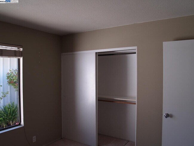 Building Photo - 515 Rolling Hills Ln