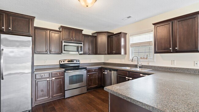 Building Photo - Charming 3BR Home in Carolina Plantation with Fenced Yard & 2-Car Garage