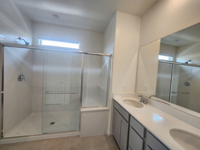 Building Photo - WOW New Built in Summerlin!