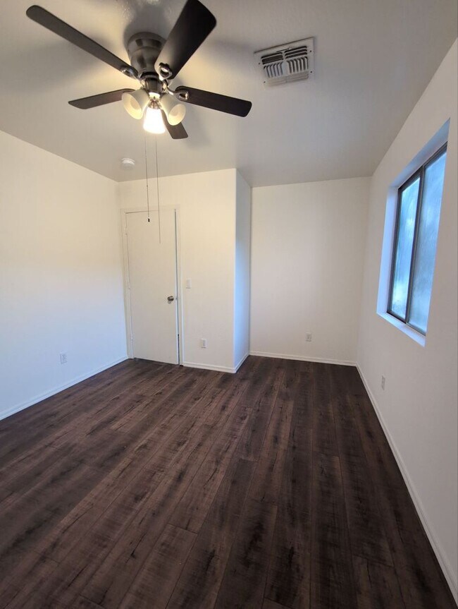 Building Photo - Charming 3 bedroom w/ Den home, ready for immediate move-in!