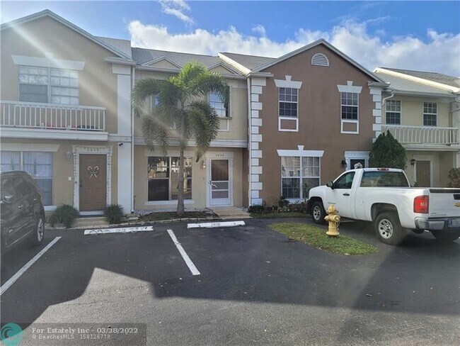 Building Photo - 2828 Edgehill Ln