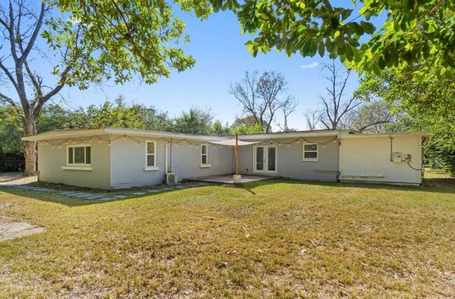 Building Photo - Charming 3-Bedroom Home in Pensacola!
